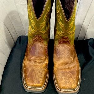 Men’s Original Justin Workboots, size 8D, Style WK4687. Green/gold stitching.